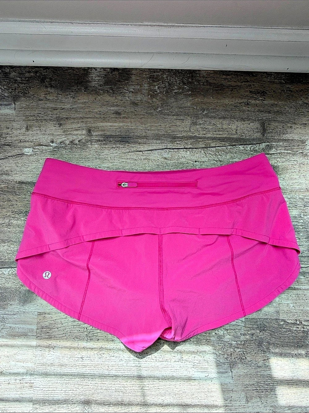 lululemon Hotty Hot Low-Rise Lined Short 2.5" Shorts Pink Size 6